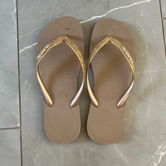 Havaianas Shoes Havaianas Gold Flip Flops Size 3738 Poshmark